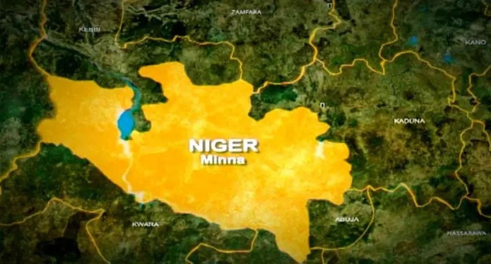 Thieves Raid FG Staff Buses at Niger Secretariat