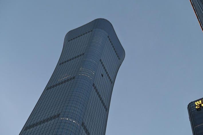 Small Plane Slams Into Beijing’s Tallest Skyscraper, Triggering Massive Emergency Response