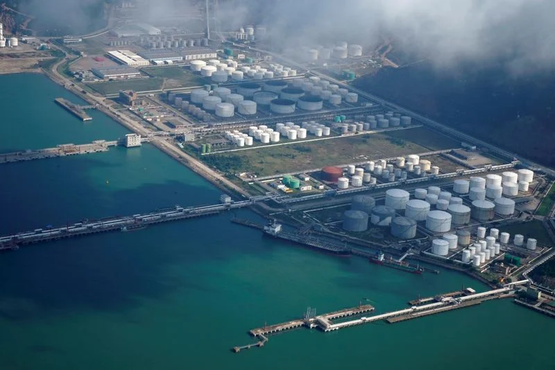 Oil Prices Climb as Middle East Tensions Threaten Global Energy Supplies