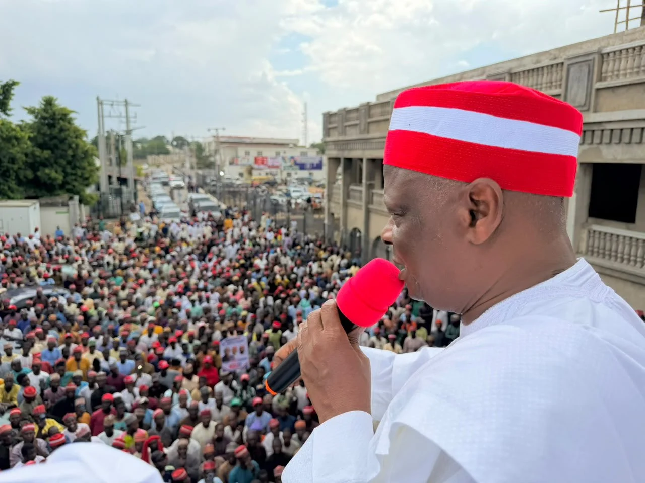 Kwankwaso Welcomes APC Defectors Into NDC in Kano