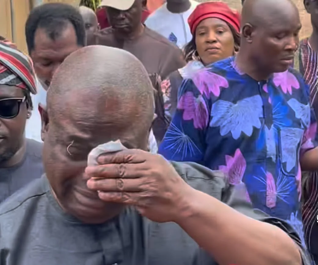 Yinka Quadri Breaks Down in Tears as Ogogo Is Buried in Ogun